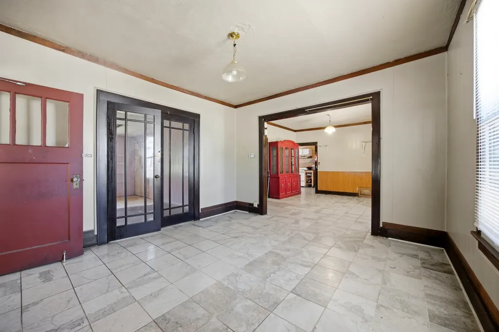 182 North Smith Street Aurora IL 60505