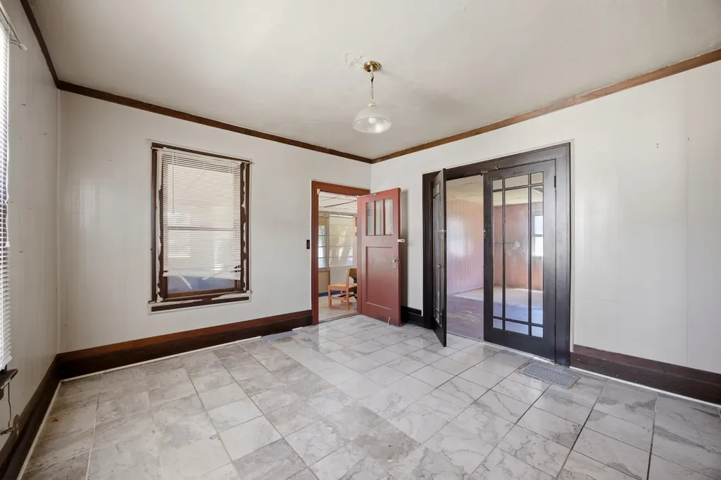 182 North Smith Street Aurora IL 60505