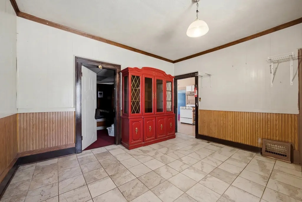 182 North Smith Street Aurora IL 60505