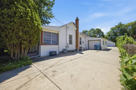 182 North Smith Street Aurora IL 60505