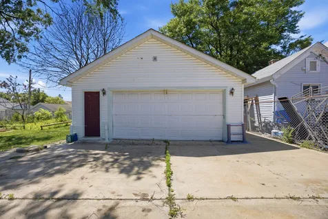 182 North Smith Street Aurora IL 60505
