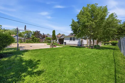 182 North Smith Street Aurora IL 60505
