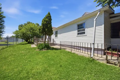 182 North Smith Street Aurora IL 60505