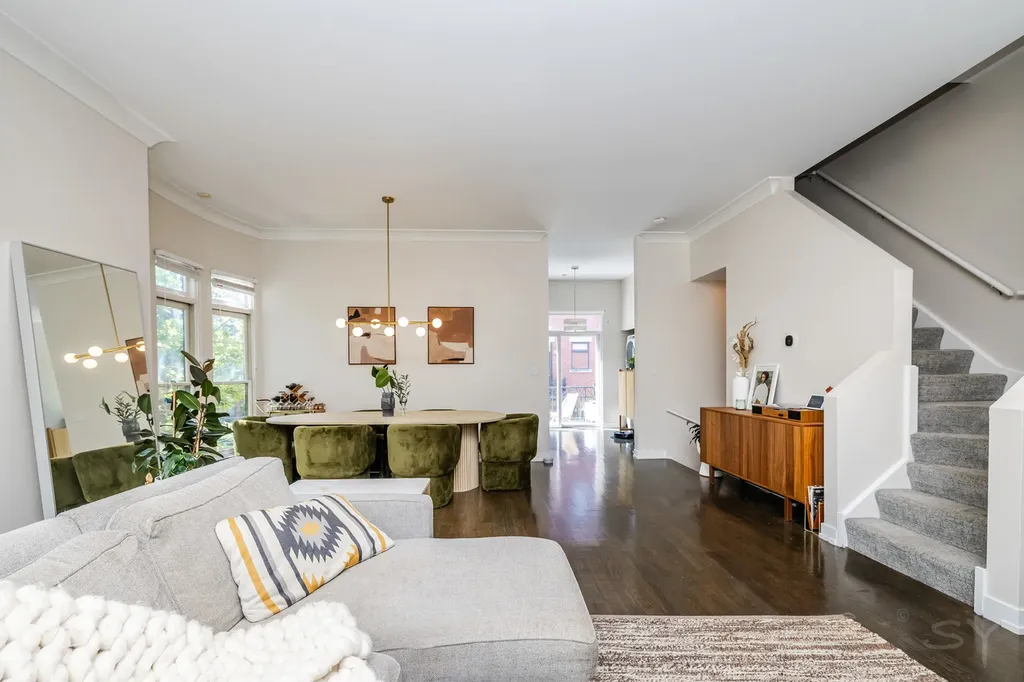 831 West 14th Place Chicago IL 60608