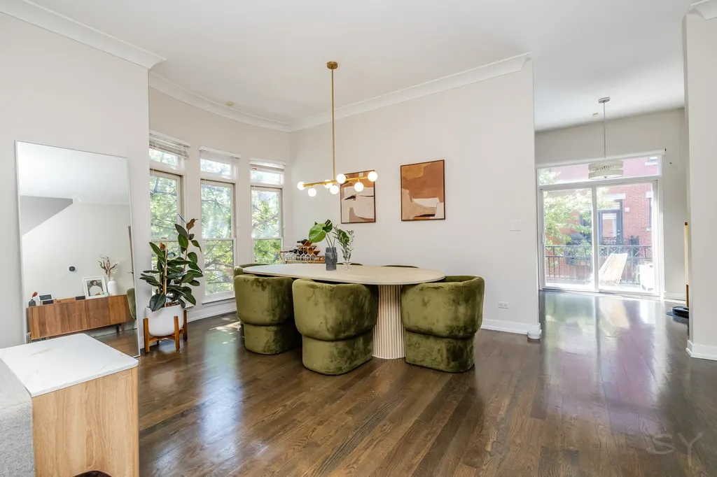 831 West 14th Place Chicago IL 60608