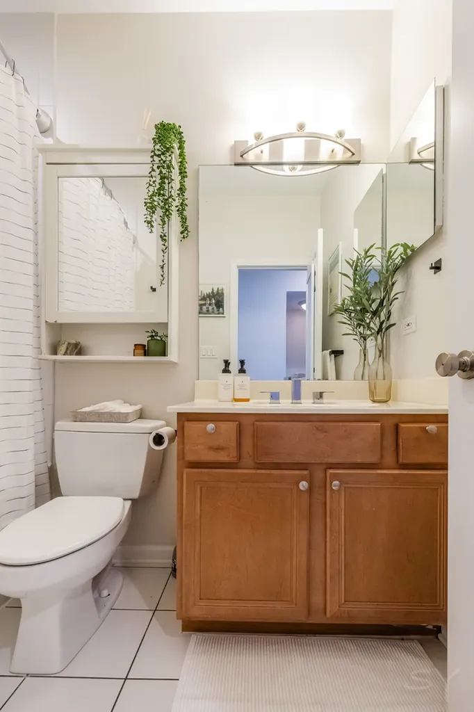831 West 14th Place Chicago IL 60608