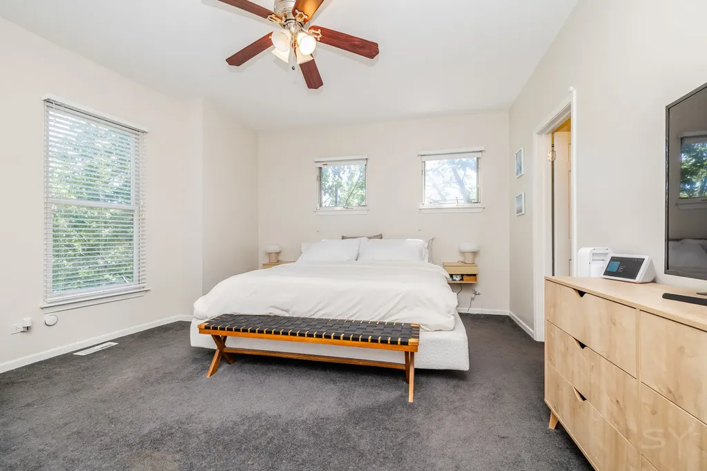 831 West 14th Place Chicago IL 60608