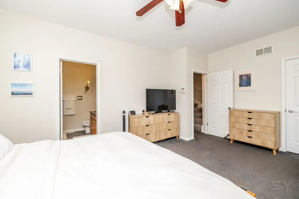 831 West 14th Place Chicago IL 60608