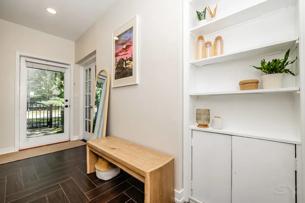 831 West 14th Place Chicago IL 60608