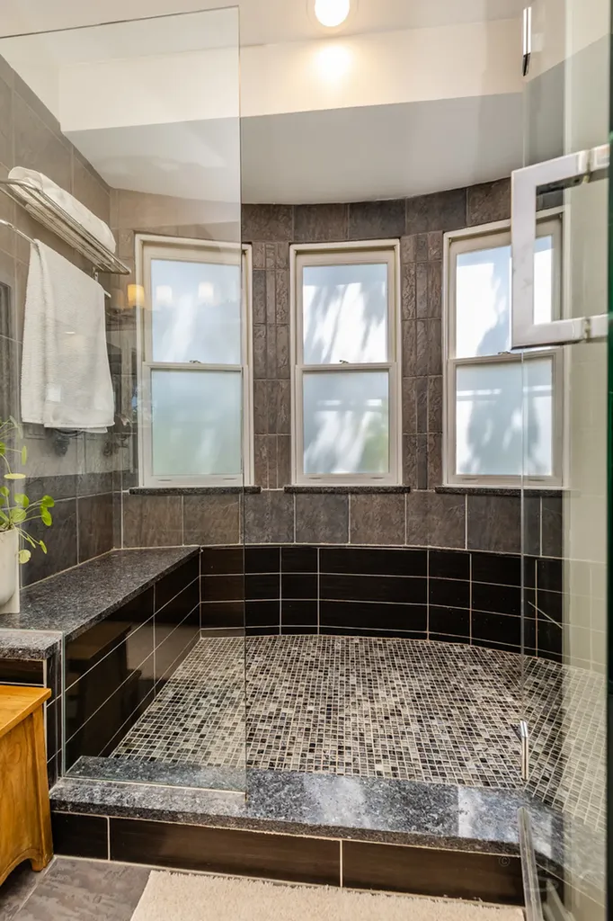 831 West 14th Place Chicago IL 60608