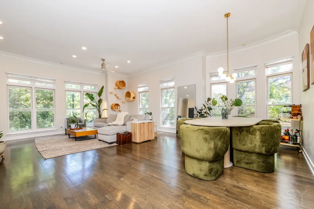 831 West 14th Place Chicago IL 60608