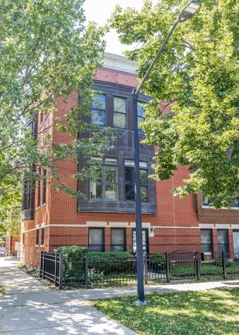 831 West 14th Place Chicago IL 60608