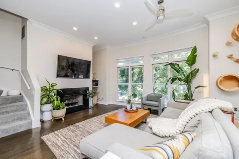 831 West 14th Place Chicago IL 60608