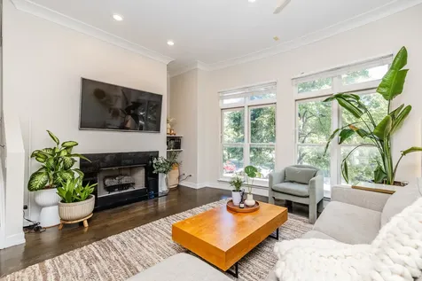 831 West 14th Place Chicago IL 60608