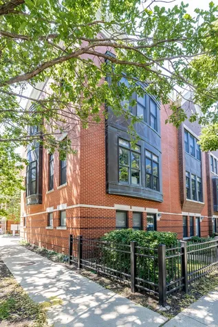831 West 14th Place Chicago IL 60608
