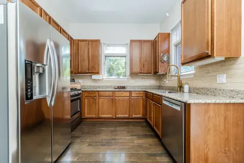 831 West 14th Place Chicago IL 60608
