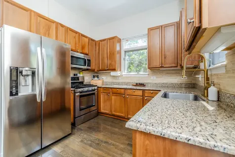 831 West 14th Place Chicago IL 60608