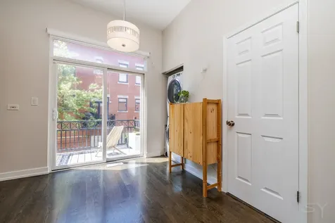 831 West 14th Place Chicago IL 60608