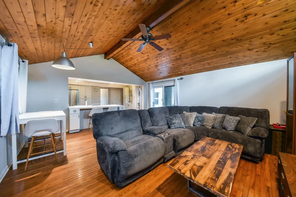 1521 Hillcrest Court Lombard IL 60148