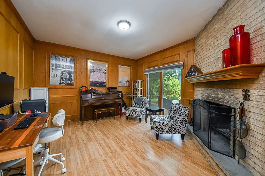1521 Hillcrest Court Lombard IL 60148