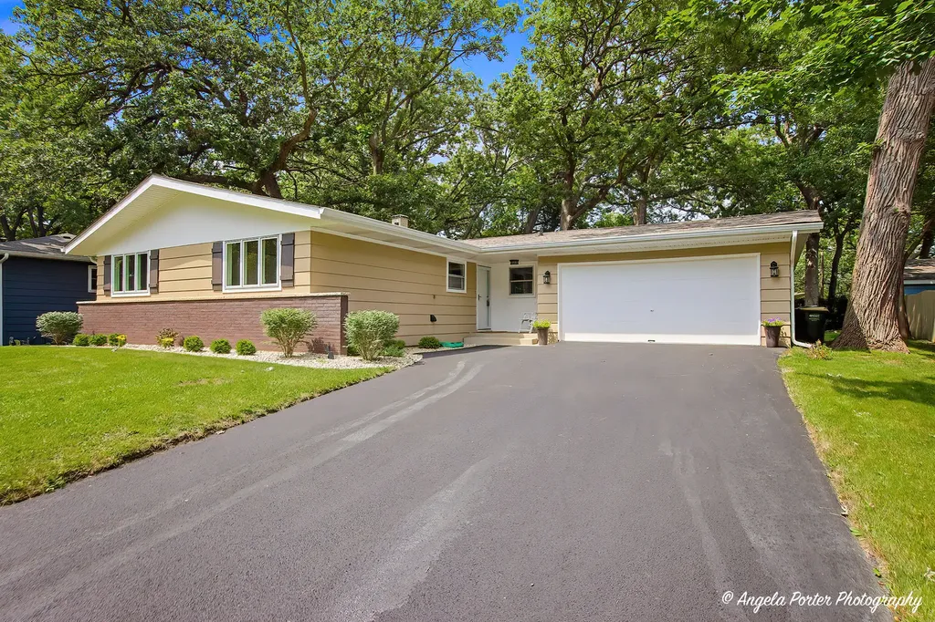 1403 Dairy Lane Mundelein IL 60060