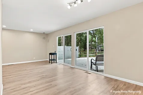 1403 Dairy Lane Mundelein IL 60060