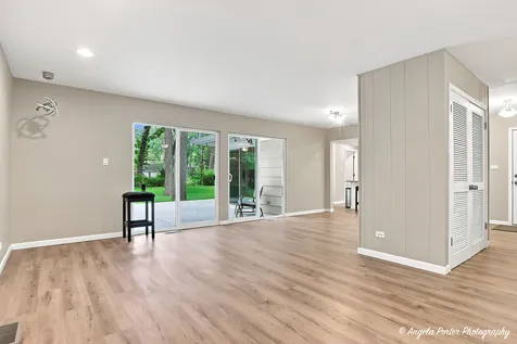 1403 Dairy Lane Mundelein IL 60060