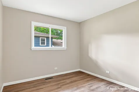 1403 Dairy Lane Mundelein IL 60060
