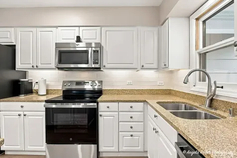 1403 Dairy Lane Mundelein IL 60060
