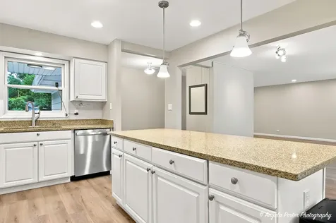 1403 Dairy Lane Mundelein IL 60060