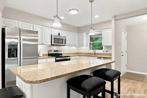 1403 Dairy Lane Mundelein IL 60060