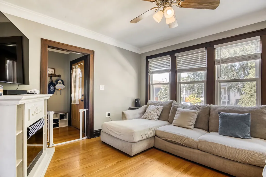 11029 South Troy Street Chicago IL 60655