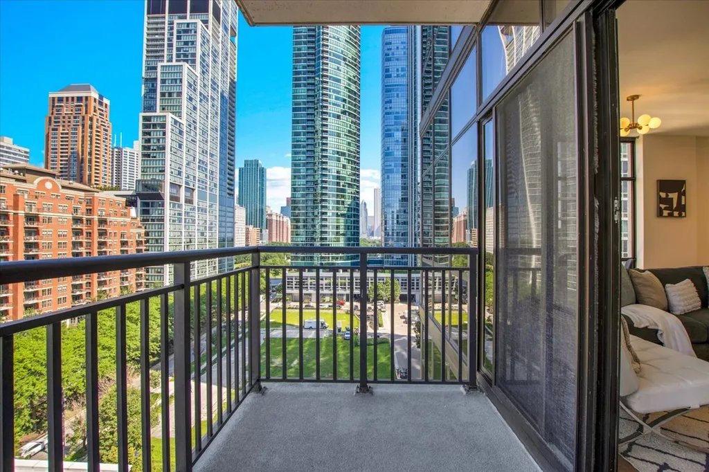 1322 South Prairie Avenue Chicago IL 60605