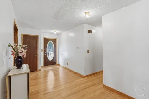 705 East Rosewood Street Watseka IL 60970