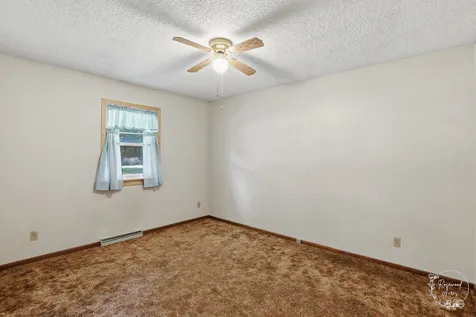705 East Rosewood Street Watseka IL 60970