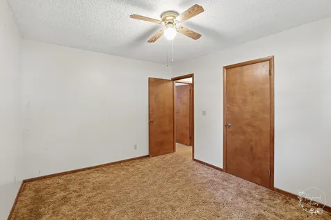 705 East Rosewood Street Watseka IL 60970