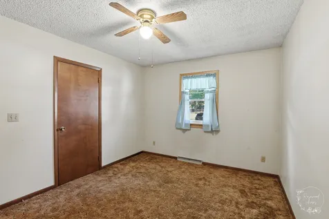 705 East Rosewood Street Watseka IL 60970