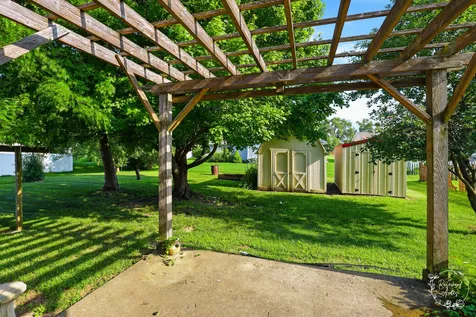 705 East Rosewood Street Watseka IL 60970