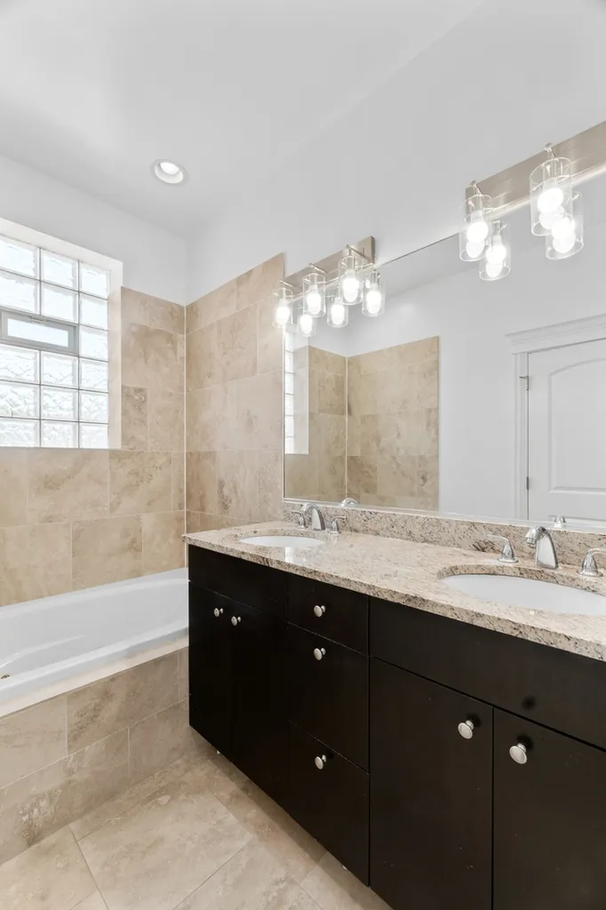 3416 North Sheffield Avenue Chicago IL 60657