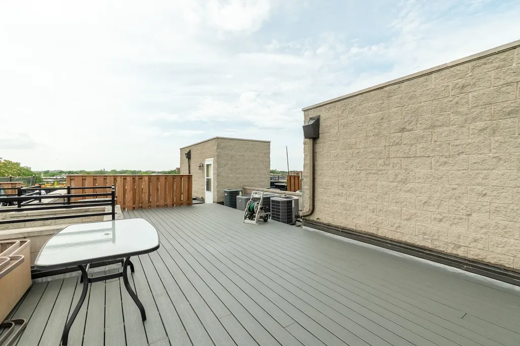 3416 North Sheffield Avenue Chicago IL 60657