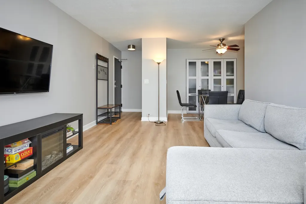 2740 North Pine Grove Avenue Chicago IL 60614