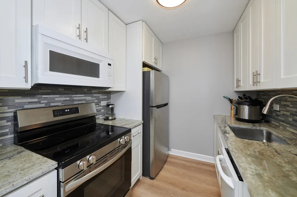 2740 North Pine Grove Avenue Chicago IL 60614