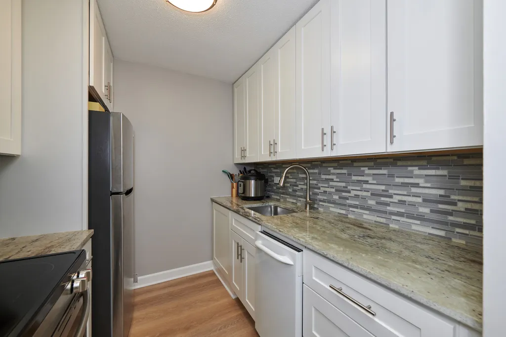 2740 North Pine Grove Avenue Chicago IL 60614