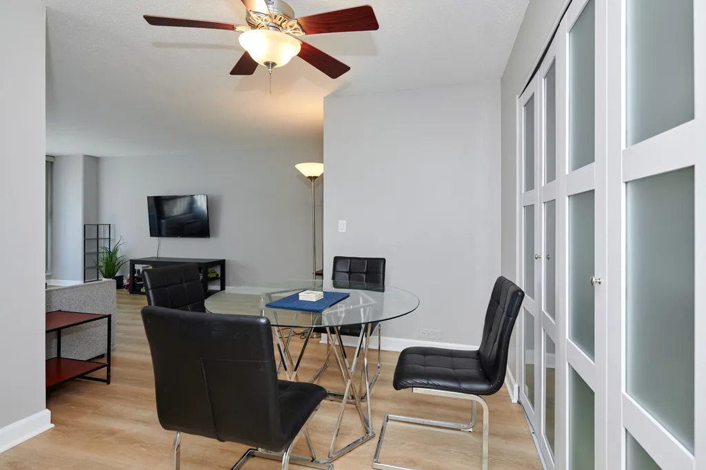 2740 North Pine Grove Avenue Chicago IL 60614
