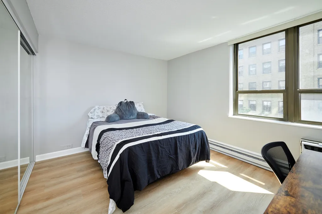 2740 North Pine Grove Avenue Chicago IL 60614