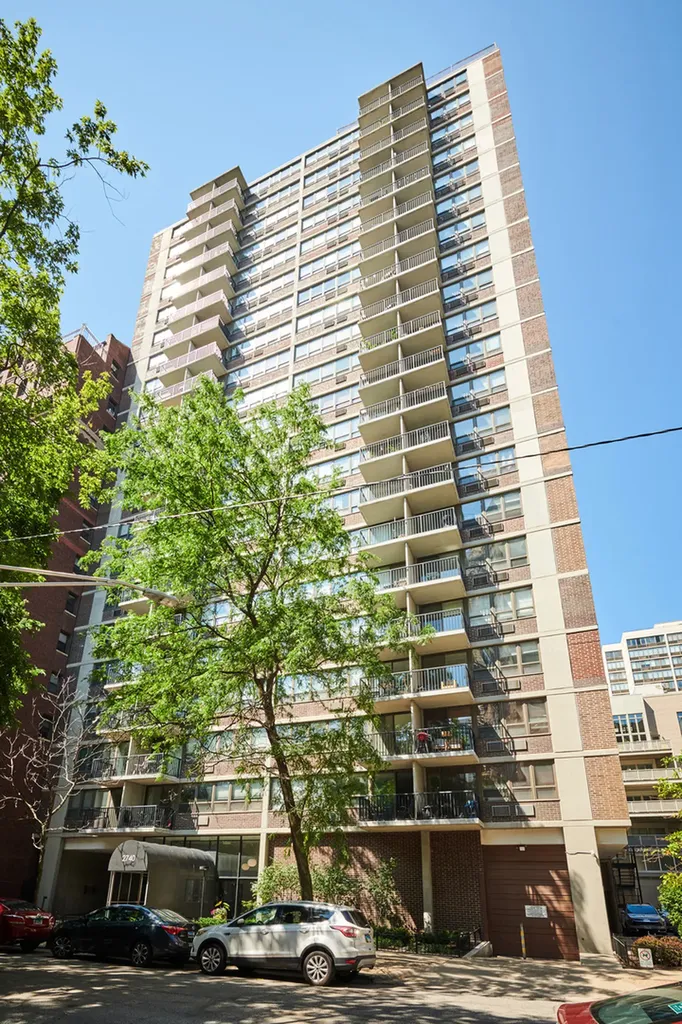 2740 North Pine Grove Avenue Chicago IL 60614