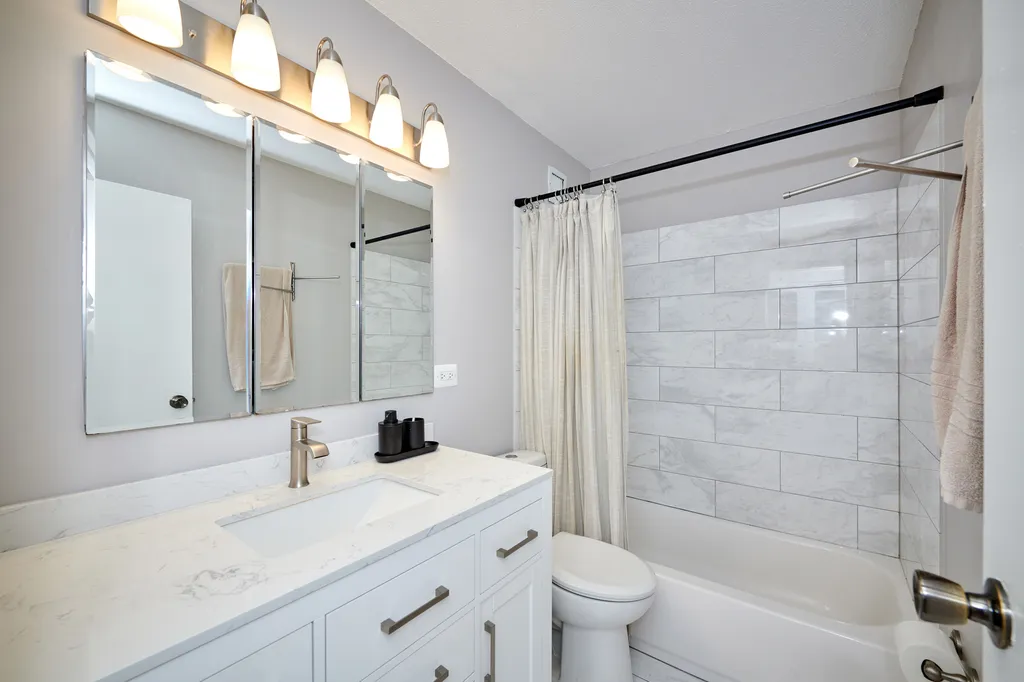2740 North Pine Grove Avenue Chicago IL 60614