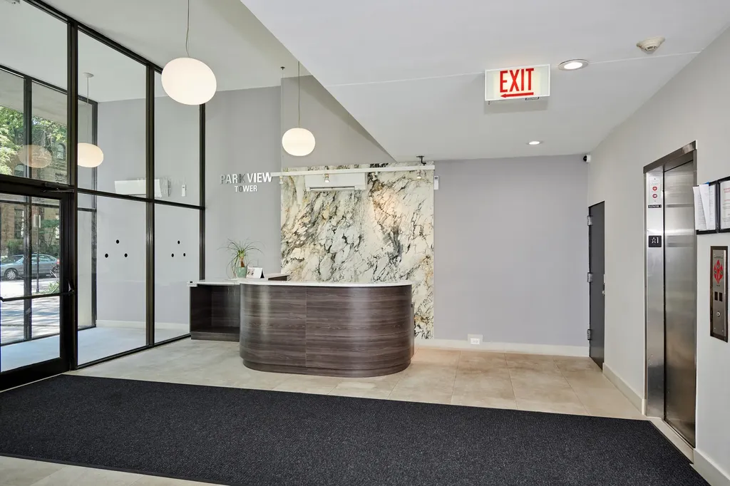 2740 North Pine Grove Avenue Chicago IL 60614