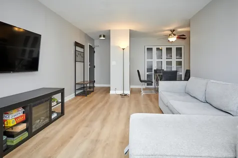2740 North Pine Grove Avenue Chicago IL 60614