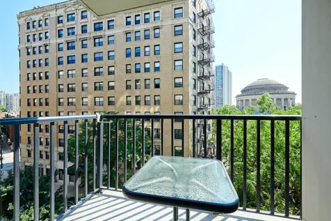 2740 North Pine Grove Avenue Chicago IL 60614